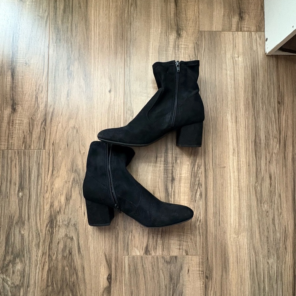unisa havana black booties